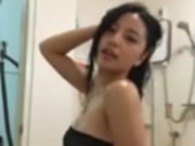 泰國網紅在網路直播便所邊跳舞邊洗澡